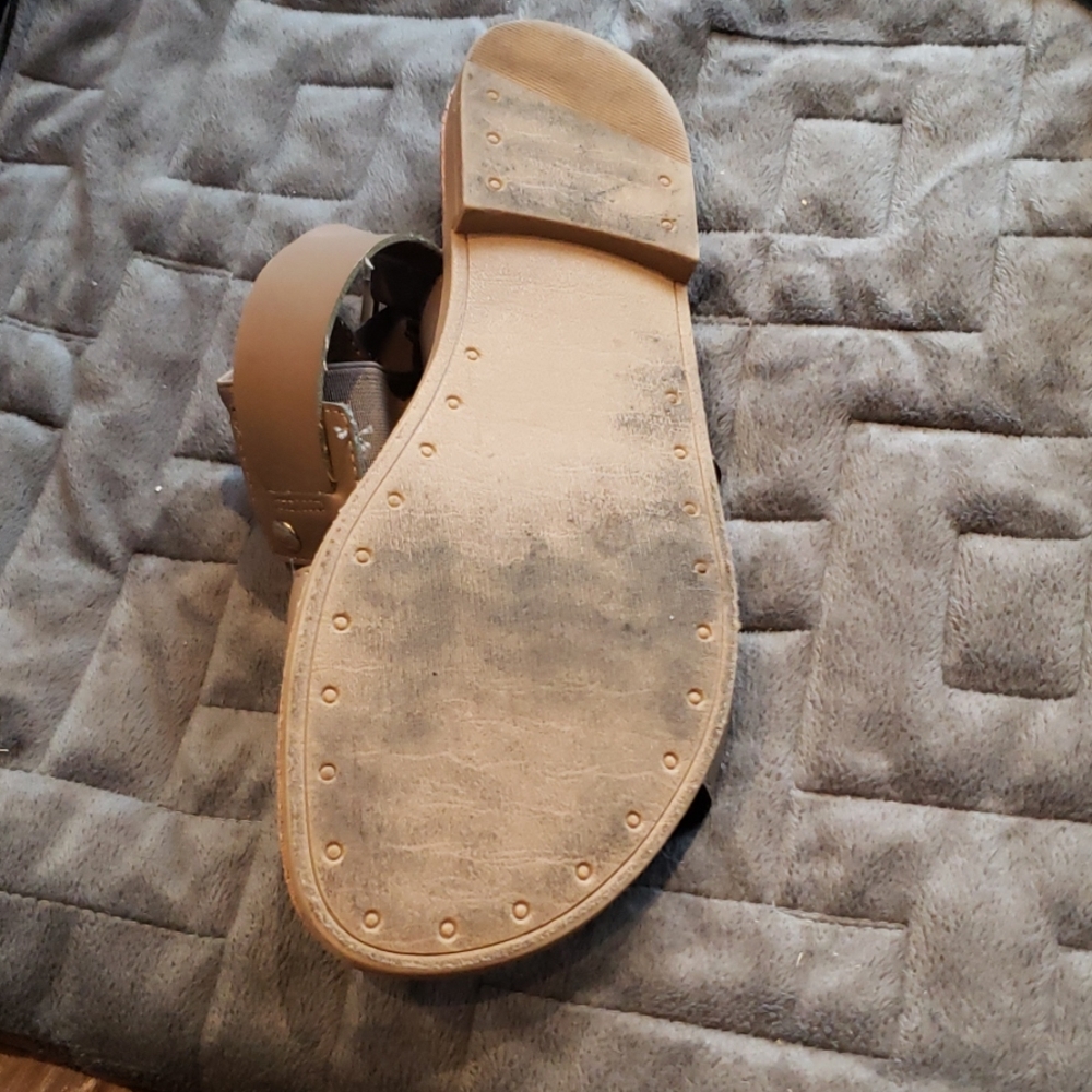 Sandals - Picture 2 of 3